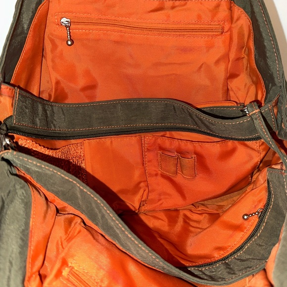 Baggallini green and orange purse with lots of pockets and fun features! - Picture 7 of 8